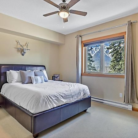 Spectacular Mountain View Corner Unit Pool Hot Tub Park Pass Lägenhet Canmore Exteriör bild