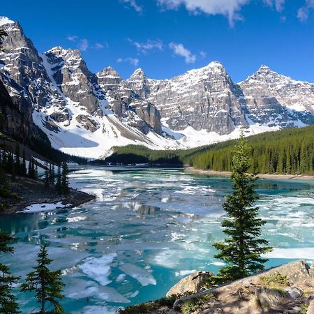 Spectacular Mountain View Corner Unit Pool Hot Tub Park Pass Lägenhet Canmore Exteriör bild