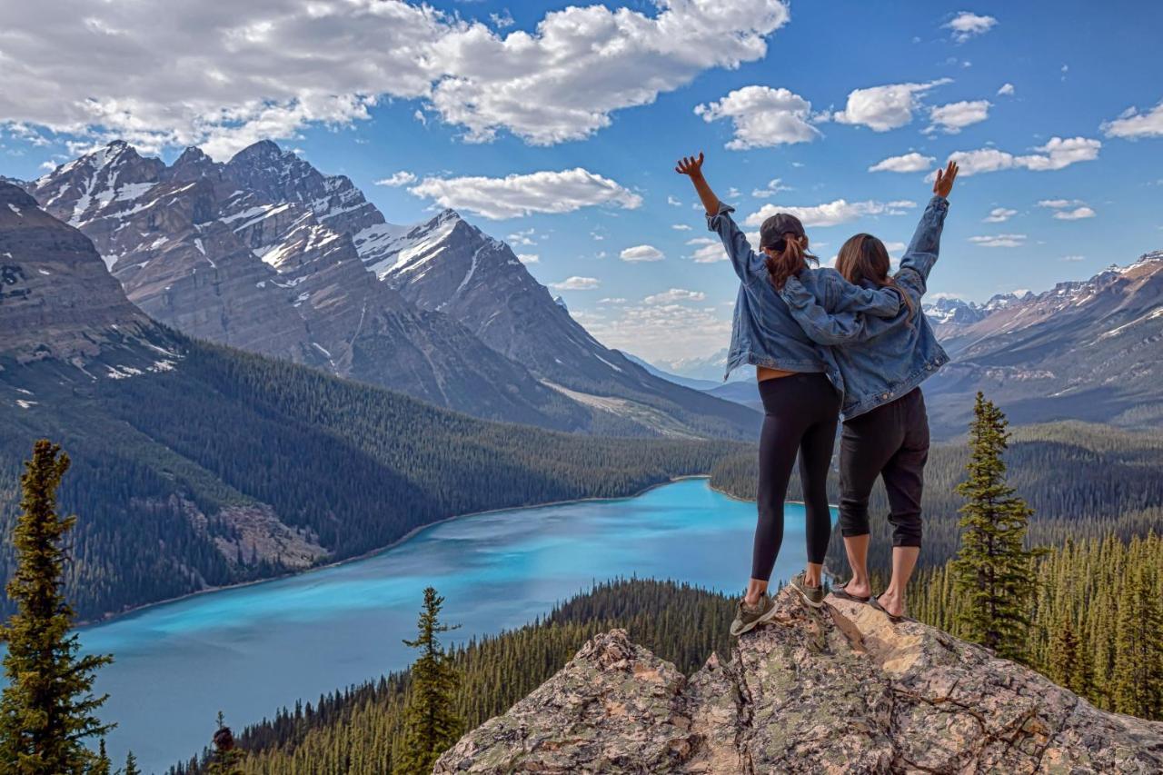 Spectacular Mountain View Corner Unit Pool Hot Tub Park Pass Lägenhet Canmore Exteriör bild